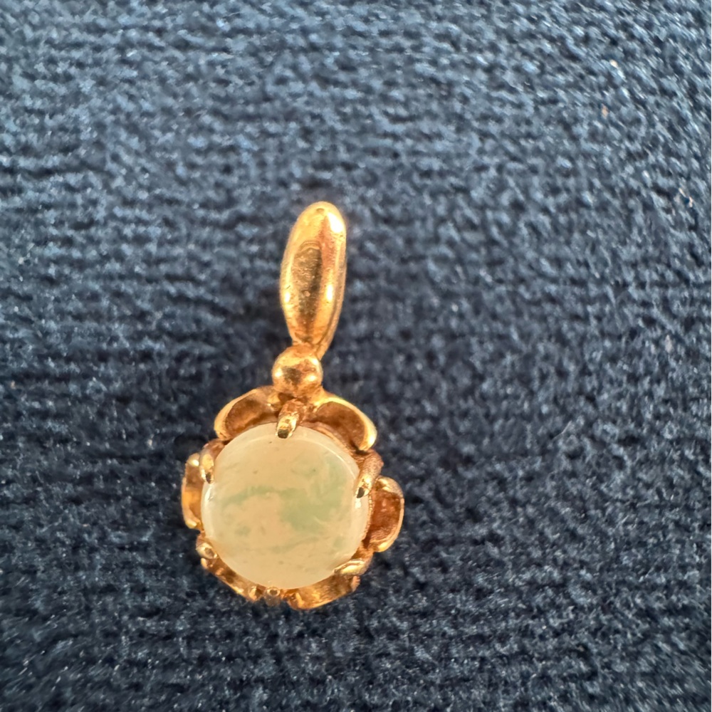 14k Gold Pendant With Stone